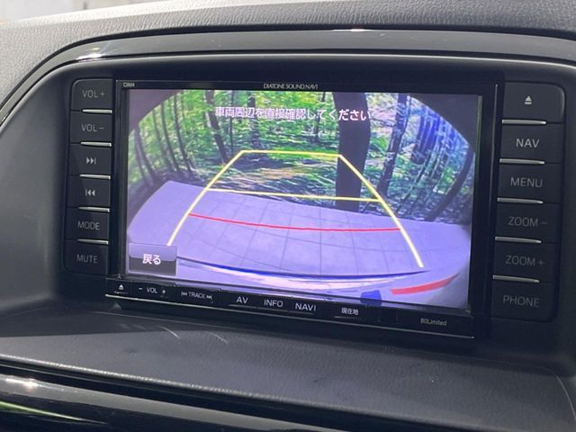 【バックカメラ】駐車時に後方がリアルタイム映像で確認できます。大型商業施設や立体駐車場での駐車時や、夜間のバック時に大活躍！運転スキルに関わらず、今や必須となった装備のひとつです！