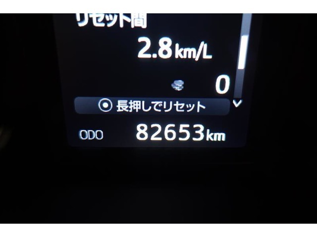 撮影時の走行距離は約8.3万kmです。安心のロングラン保証付きです。