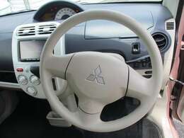 純正のステアリングです。