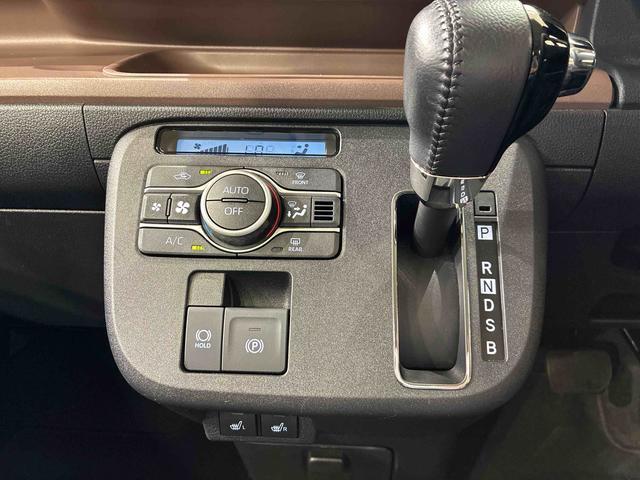 納車前にはプロのメカニックが、各部の点検を行います。ディーラーにしか出来ない品質、そしてサービスできっと満足していただけると思います！