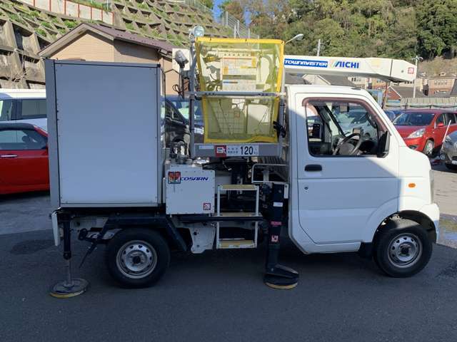 アイチコーポレーション高所作業車☆パートタイム4WD☆5速マニュアル車☆オンダッシュナビ☆バックモニター☆AM/FMラジオ☆クリアランスソナー☆ETC☆社外キーレスエントリー☆ドアバイザー☆禁煙車
