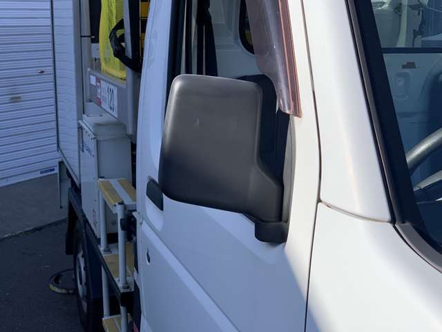 アイチコーポレーション高所作業車☆パートタイム4WD☆5速マニュアル車☆オンダッシュナビ☆バックモニター☆AM/FMラジオ☆クリアランスソナー☆ETC☆社外キーレスエントリー☆ドアバイザー☆禁煙車