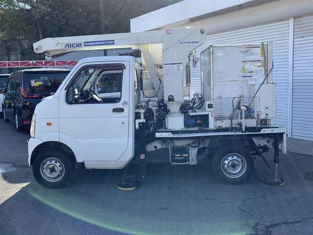アイチコーポレーション高所作業車☆パートタイム4WD☆5速マニュアル車☆オンダッシュナビ☆バックモニター☆AM/FMラジオ☆クリアランスソナー☆ETC☆社外キーレスエントリー☆ドアバイザー☆禁煙車