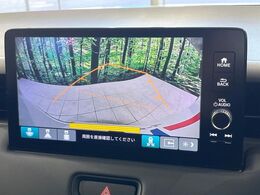 【バックカメラ】駐車時に後方がリアルタイム映像で確認できます。大型商業施設や立体駐車場での駐車時や、夜間のバック時に大活躍！運転スキルに関わらず、今や必須となった装備のひとつです！