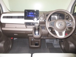 インパネ周りはこのようなレイアウトになっております。