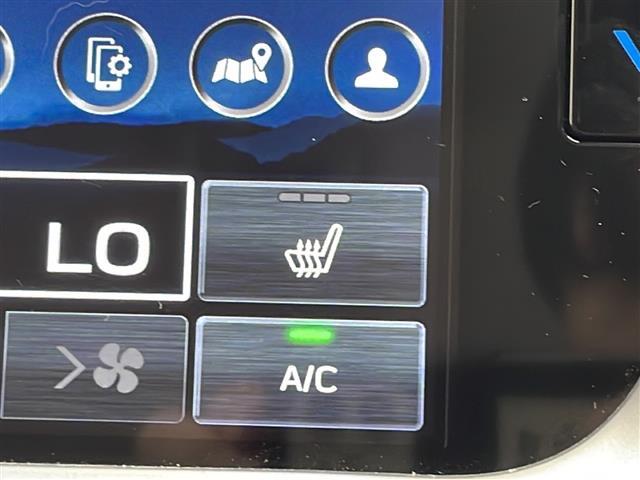 【シートヒーター】シートを温めてくれる暖房機器です！長時間座っていると負担が掛かりやすい背中や腰、または冬場などの寒い日に冷えやすい脚部に快適なぬくもりを伝えます。