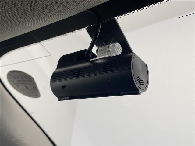【ドライブレコーダー】映像・音声などの運転中の記録を残します。事故などを起こした起こされた時の証拠になりえますので、もしも時でも安心ですね。