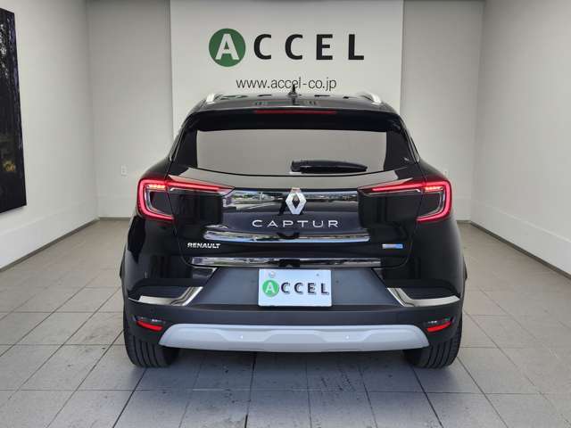 後ろからのデザインが特徴的でこのデザインが人気なお車です