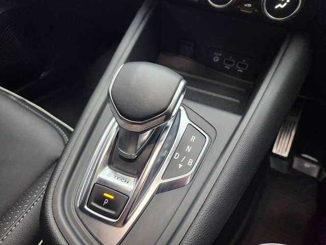 フロアシフトなので運転安心