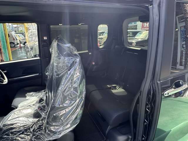 ★5年間新車保障★初度登録から5年間の新車保証が含まれています。長期間、安心してお乗り頂けます！保障費用は支払総額に含まれています！遠方のお客様は保証継承後、お近くのディーラーにて保証が受けられます！
