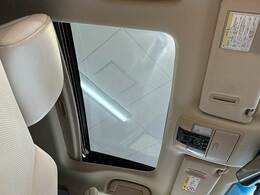 【サンルーフ】希少な大人気メーカーオプション。開放感溢れる車内を演出します☆