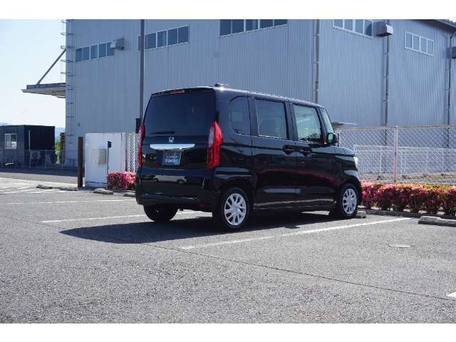 Honda　SENSINGとは衝突を予測してブレーキをかけたり、前のクルマとちょうどいい距離でついていったりできる多彩な安心、快適機能を搭載した先進の安全運転支援システムです。