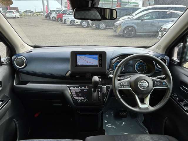 車専門のクリーニング業者にて清掃しておりますので室内は綺麗です♪