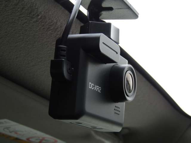 【ドライブレコーダー付】ドライブレコーダーは、映像・音声などを記録する自動車用の車載装置のことです。 もしもの事故の際の記録も撮れます。