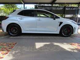 ■特別受注生産色：プラチナホワイトパールマイカ（ColCode＃089・MOP価格33,000円）■CPCプレミアムコーティングエクスGN新車施工（DOP価格209,000円）■QMIスーパーファインビュー新車施工（DOP価格23,650円）