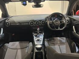 LIBERALAは、輸入車選びの新たなスタイルを提案するインポート・セレクト・ブランドです。オーナー様となる方がクルマから直接感じる感性を第一にした、最良の一台との出会いをコーディネートいたします。