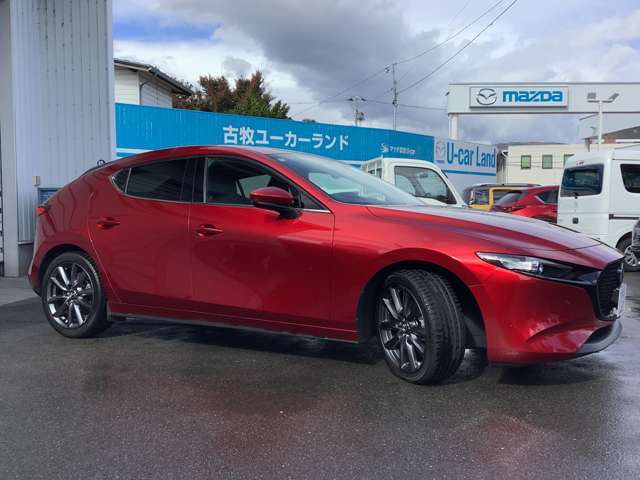 ソウルレッドの美しい車です