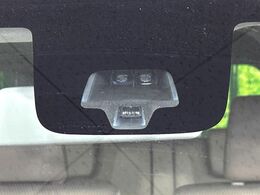 【セーフティサポート】走行中に前方の車両等を認識し、衝突しそうな時は警報とブレーキで衝突回避と被害軽減をアシスト。より安全にドライブをお楽しみいただけます。