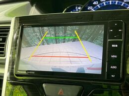 【バックカメラ】駐車時に後方がリアルタイム映像で確認できます。大型商業施設や立体駐車場での駐車時や、夜間のバック時に大活躍！運転スキルに関わらず、今や必須となった装備のひとつです！