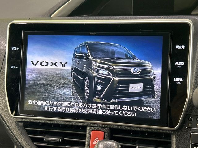 【大画面ナビ】人気の大型10インチナビを装備。存在感のある大画面はインパクト大！ナビ利用時のマップ表示は見やすく、テレビやDVDは臨場感がアップ！いつものドライブがグッと楽しくなります♪