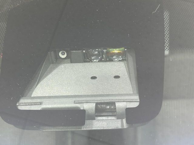 【トヨタセーフティセンス】走行中に前方の車両等を認識し、衝突しそうな時は警報とブレーキで衝突回避と被害軽減をアシスト。より安全にドライブをお楽しみいただけます。
