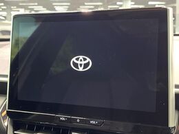 【10.5インチナビ】高級感とインパクトのある大画面ナビを装備。各種オーディオ操作はもちろん、スマホ連携もできる利便性の高いナビです♪