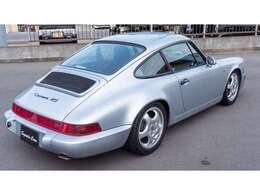 911カレラRS2.7の血統を受け継ぐモデルとして、1991年にジュネーブモーターシャーにて発表された限定モデル！