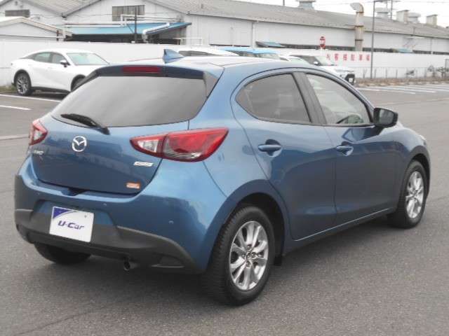 展示されているお車は全台1年間のトヨタロングラン保証が付いて参ります。最長3年間の保証をお付けすることも可能ですので、どのエリアに住むお客様でも安心して保証をお受けすることができます！