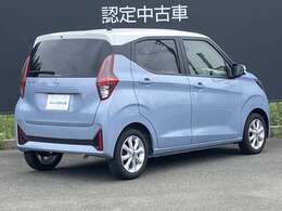 後部座席はプライバシーガラスとなっています。座っている人や置いてある荷物が見えにくくなっているのでプライバシーの確保が出来ます。ぜひ見て確認してみて下さい