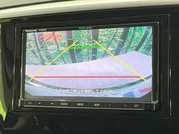 【バックカメラ】駐車時に後方がリアルタイム映像で確認できます。大型商業施設や立体駐車場での駐車時や、夜間のバック時に大活躍！運転スキルに関わらず、今や必須となった装備のひとつです！