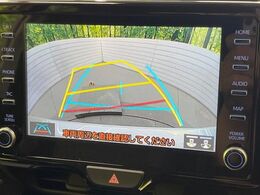 【バックカメラ】駐車時に後方がリアルタイム映像で確認できます。大型商業施設や立体駐車場での駐車時や、夜間のバック時に大活躍！運転スキルに関わらず、今や必須となった装備のひとつです！