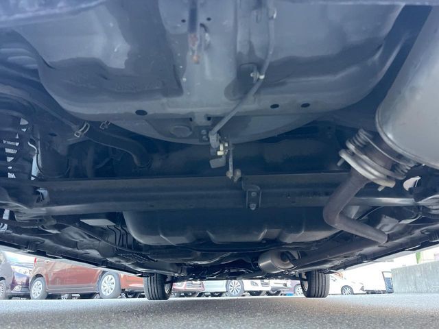 お車を安心してお乗りいただく為には、足回りの定期点検が欠かせません。サービスサポート（有償保証）では無料点検もご提供しており、安心のカーライフをお過ごしいただけるサポート体制が整っています。