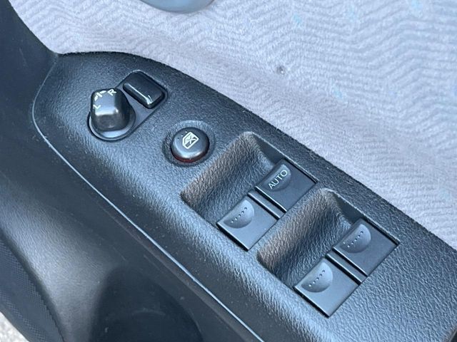 【電動格納ミラー】サイドミラーは電動格納式となっており、狭い駐車場でもキズがつくリスクを抑えられます。
