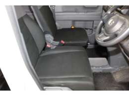 運転席はゆったりシートで楽々ドライビング