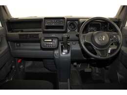 視界と視認性に優れたインパネ廻りに統一感の有るデザインで全体をスッキリと、スイッチ類は見やすく分かりやすいレイアウトに！