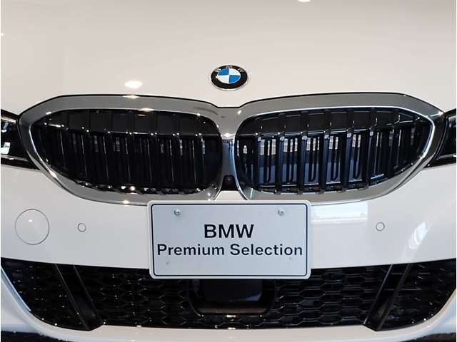 ☆BMWの代名詞とも言える【キドニーグリル】一目見ただけでBMW車であると認識できる確固たるアイコンとして存在感を放ちます☆