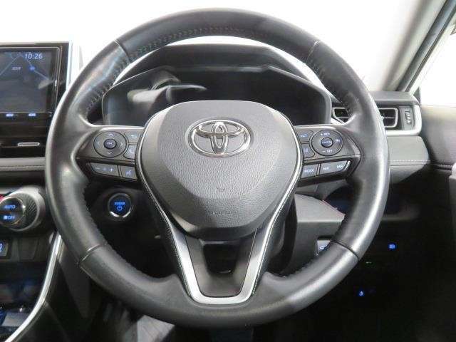 ハンドルは車を運転する上で、ずっと握っている重要なパーツです。手にフィットする物がいいですよね♪