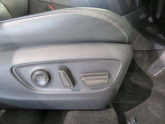 パワーシート付き。スイッチ一つで簡単にシート調整が可能！電動だから力もいりません。自分に合った快適なポジションでドライブに、お出かけしませんか！