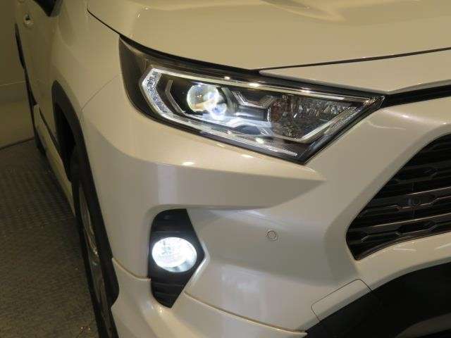 ★LEDヘッドライト★LEDは明るく遠くまで照らす光量で夜間走行の視認性を高めます。長寿命で省電力！見た目もスタイリッシュです。