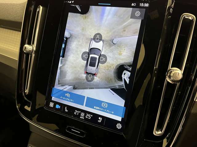 ◆360°ビューカメラ『車載のカメラを駆使し、車を真上から見下ろしている映像に変換、センターディスプレイに表示させ、安全な駐車をサポート。縦列駐車や狭い場所への駐車に大きく役立ちます。』