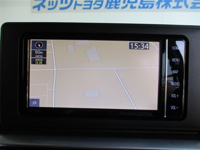 純正ナビを装備。タッチパネル式で使いやすく、お出かけもラクラクです。