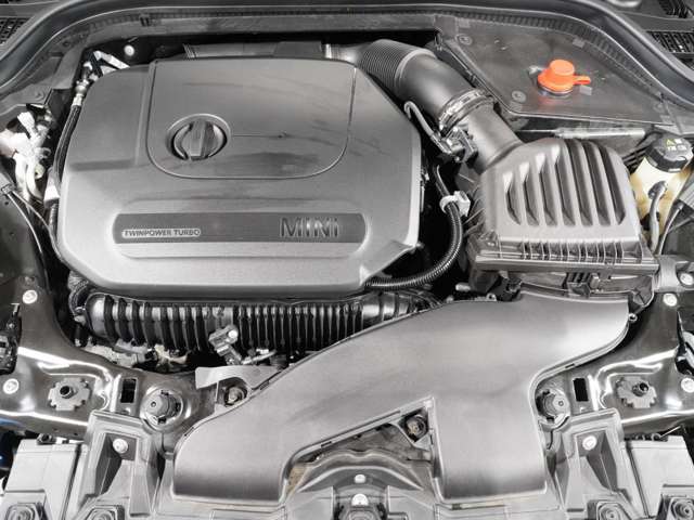 ■屋内展示場で天候を気にせず安心してご覧いただけます。■経験を活かして自信を持ってオススメできる確かな良質車のみを厳選ラインナップ致しております！■是非お立ち寄りください♪