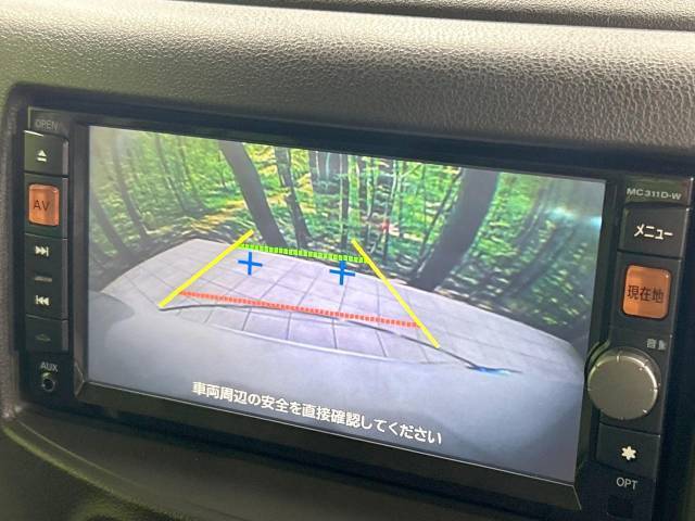 【バックカメラ】駐車時に後方がリアルタイム映像で確認できます。大型商業施設や立体駐車場での駐車時や、夜間のバック時に大活躍！運転スキルに関わらず、今や必須となった装備のひとつです！