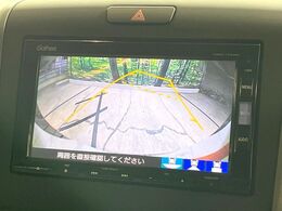 【バックカメラ】駐車時に後方がリアルタイム映像で確認できます。大型商業施設や立体駐車場での駐車時や、夜間のバック時に大活躍！運転スキルに関わらず、今や必須となった装備のひとつです！