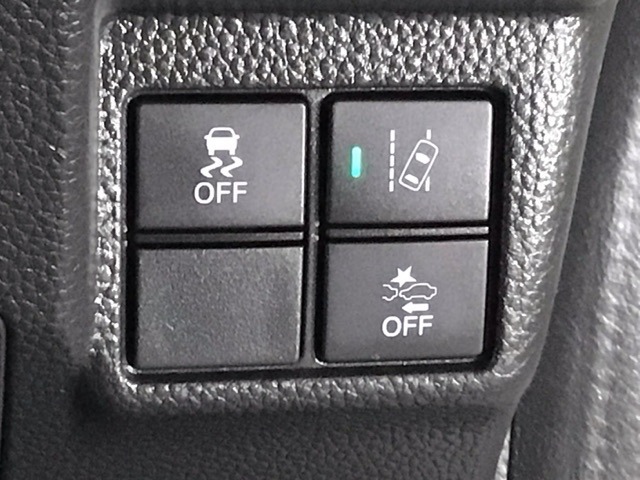 ホンダが推し進める総合先進安全装備のセンシング搭載！　衝突や斜線はみだしなどの危険が予測される時、センサーが警告。ヒューマンエラーを高度先進技術が補完してくれます。