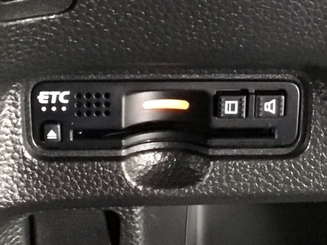 【ETC車載器】もはや必須アイテムのETCを搭載！高速道路のご利用時にとても便利！わずらわしい料金所での現金支払いが不要となりスムーズに通過できます♪