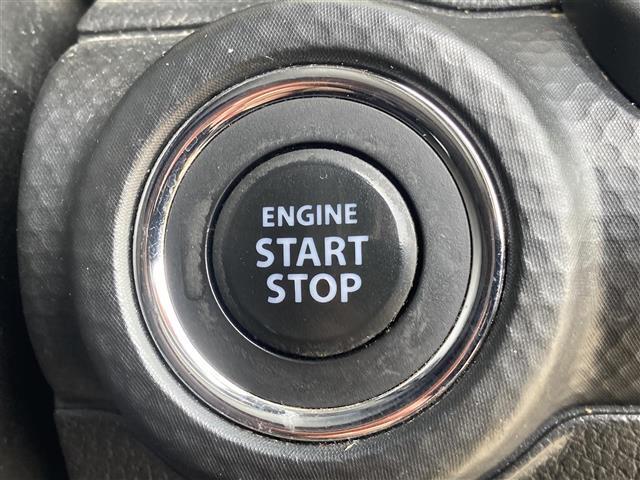 【CARMATEドライブレコーダー】走行中の車内外を360°撮影することができるので、通常のドラレコでは撮りきれない横方向からの突然の飛び出しや、後方からの無理な追い抜きなども逃さず記録します。