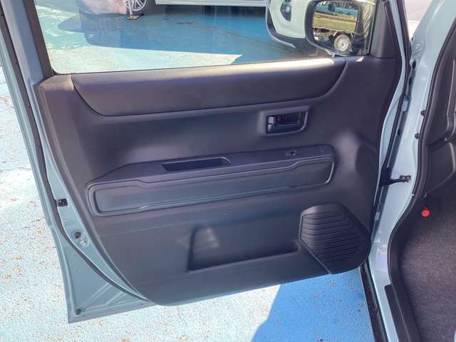 書類などを入れておくのに便利なヨコポケット☆