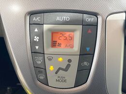 【オートエアコン】一度お好みの温度に設定すれば、車内の温度を検知し風量や温度を自動で調整。暑い…寒い…と何度もスイッチ操作をする必要はありません。快適な車内空間には必須の機能ですね♪