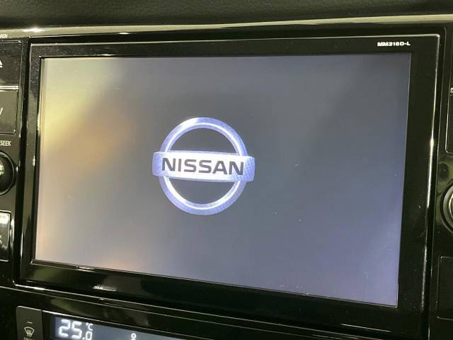 【純正9型ナビ】人気の純正ナビを装備しております。ナビの使いやすさはもちろん、オーディオ機能も充実！キャンプや旅行はもちろん、通勤や買い物など普段のドライブも楽しくなるはず♪